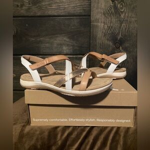 Earth Women's Sandals in Tan, White, and Gold, new in box, size 11, comfortable